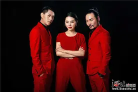 阿吉太中国红写真曝光 新歌《世界之声》融合中西文化图片