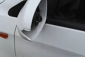 自力更生--自己动手更换汽车倒车镜总成图片