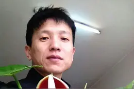 渭南养花人绿萝种了三年 开出三朵花 好惊喜啊！图片