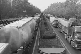 106国道衡水段 4车相撞1死4伤图片