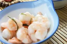 手把手教你做比饭店还好吃的龙井虾仁（附：茶美食68款做法）图片