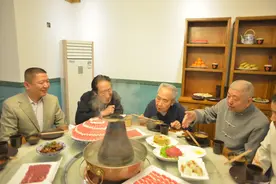 鲁菜泰斗张文海大师亲临京门老爆三品尝正统京味图片