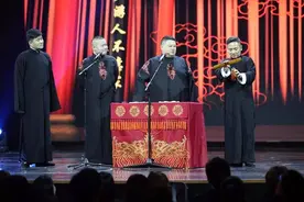 《欢乐喜剧人》欢声笑语的背后是严肃的心图片