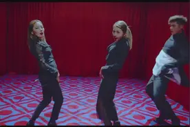 韩娱最强新人混声组合KARD 洗脑新曲You In Me，舞蹈版发表视频封面