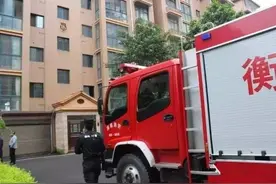 共同关注特警和武警联手救下两名欲跳楼学生图片