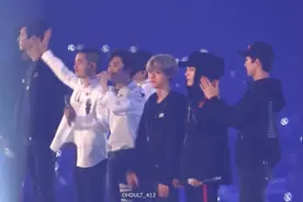 EXO全体成员出来谢幕 朴灿烈和都暻秀站在一起身高差很萌视频封面