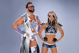 WWE《摔角狂热32》最炫酷的擂台服装！图片