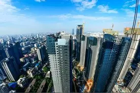 晋安世欧王庄1区住宅改成超市 违建楼梯侵占花圃图片