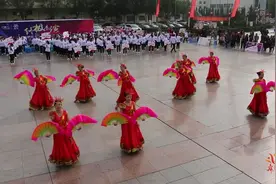 晋城体育场广场舞终极展演《和谐中国》，心连心舞蹈队