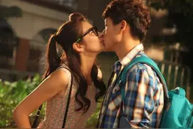 尼坤帮徐璐整理头发 徐璐尼坤是什么关系图片