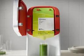 方便省事！这是一台可以“挤”出果汁的榨汁机图片