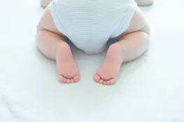 看宝贝头发 知健康状况图片