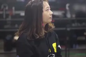 电竞传奇 临时被拉顶替选手 12场比赛只开了两枪 最后取得冠军