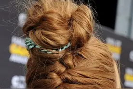 简单四股辫编发发髻 5步打造可爱发型图片