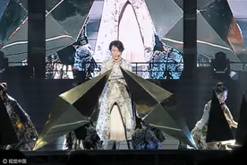 古惑仔巡演重温友情岁月 郑伊健飞身现身燃爆全场图片
