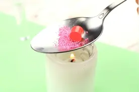 自制唇彩教程 时尚达人教你如何用口红DIY唇彩