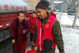 五台山上的免费送水车图片