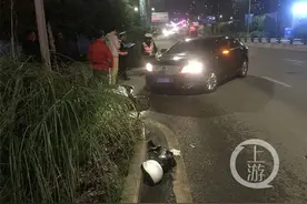 开车时女友叫他看搞笑视频 看完后他笑不出来了……图片