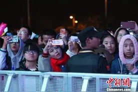 逃跑计划在昆唱响代表作 引爆“孔雀天空音乐节”图片