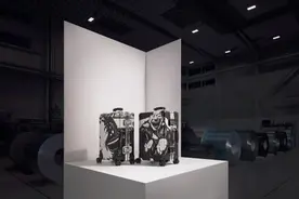 明星街拍出镜率最高的箱子RIMOWA  也开始和艺术家合作了图片
