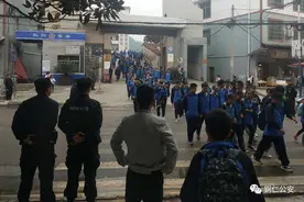人民公安为人民丨警服配校服，这个冬天最完美的搭配！图片