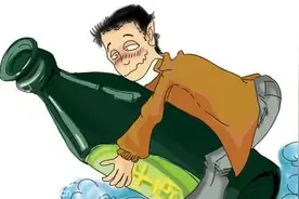 广西醉汉对着奔驰车嘘嘘，车主让其下跪擦干净！结果……图片