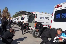 枪支分解 武装押运 潍坊百名保安技能大比武图片