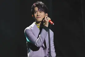 易烊千玺 生日会首唱新单曲图片