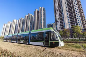 南京麒麟有轨电车开通运营满月，日均客流近万远超河西图片