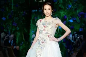 莫文蔚着长裙变花仙子 自称穿过的最华丽漂亮的裙子图片