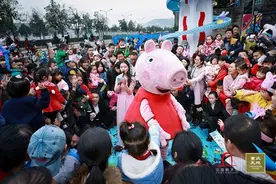 首登重庆小猪佩奇正版IP展亮相重庆天地图片
