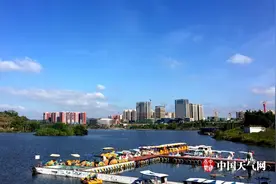 梧州周末天气晴朗 玫瑰湖公园美景呈现图片