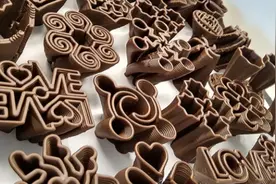 你听说过食品也能3D打印么？“窗花”巧克力，锁链糖果，花朵冷盘……安全隐患须注意图片