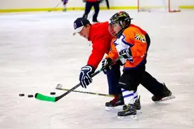 独家｜冰球队遭“禁赛”，家长联名申诉，背后纠纷究竟为何图片