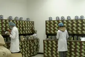 食品药品监管总局：药品注册申请今起调整为集中受理视频封面