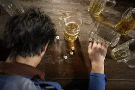 年末饭局应酬多，醉酒致死十大原因你知道吗？图片