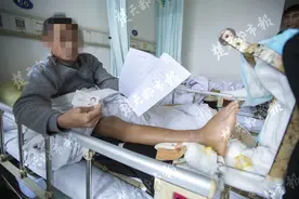 木工与钢筋工起冲突，拉扯中板房过道垮塌，14人摔伤送医图片