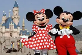 聊吧︱街头米老鼠求合影，不拍照把他们气走了图片