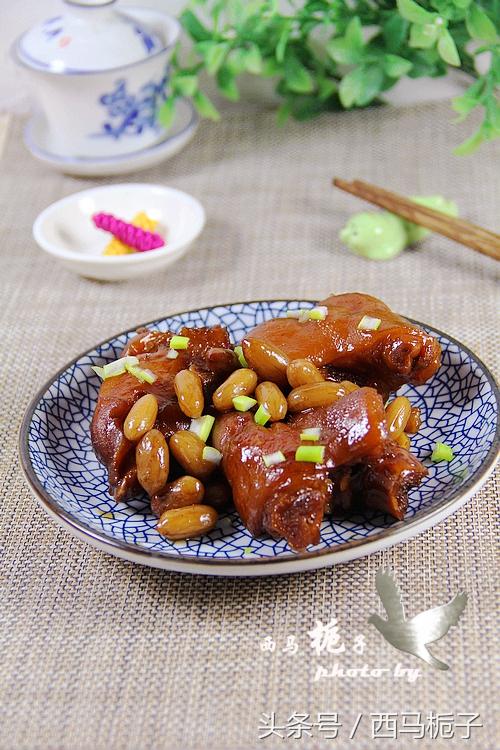 不用炒糖色也能让猪蹄颜色红亮，只因用它代替水，更加软糯口感好