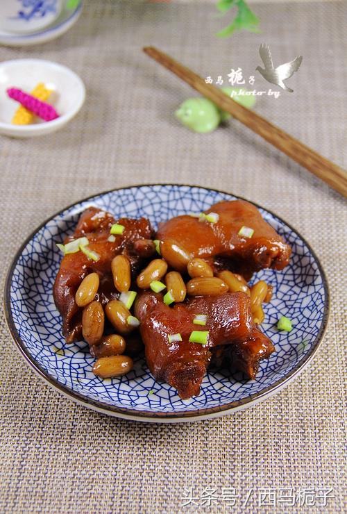 不用炒糖色也能让猪蹄颜色红亮，只因用它代替水，更加软糯口感好