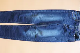 新买的牛仔裤第一时间这样做，掉色问题轻松解决，你一定要试试视频封面