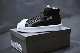 瑞克·欧文斯高奢再出联名adidasx Rick乳齿象系列厚底贝壳头黑白视频封面