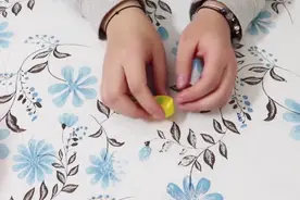 废旧卡片别扔了，教你巧做厨房挂钩，比买的还牢固，不会掉！视频封面