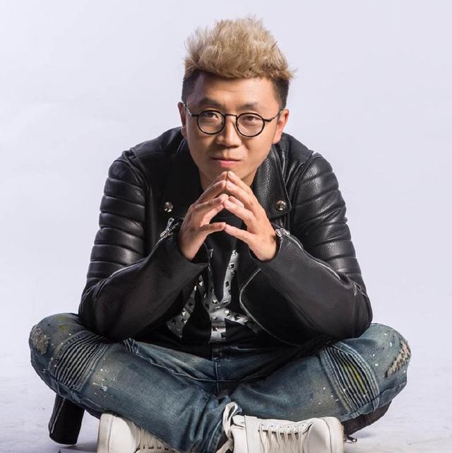 一首dj版《摇摆哥》,听着很带劲儿,好看妹子教你跳舞(摇摆哥dj版)