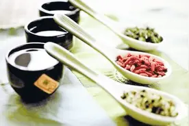 中医膏方的作用是什么？听专家给你科普视频封面