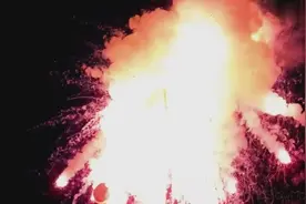 慢镜头拍摄巨型烟花爆炸瞬间场面, 拍出了大片的感觉_高清视频封面