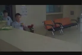 四兄弟去医院做检查，这排面整的跟敬酒似的，众人都笑懵了！