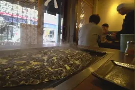 日本黑暗料理｜黑色煎饼，在吃沥青吗？一人份也太多了把