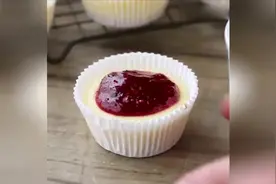 【覆盆子干酪蛋糕】小巧的蛋糕令人口水直流视频封面