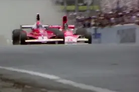 赛车道上最漂亮的竟然是泰迪熊赛车，火力真的超猛